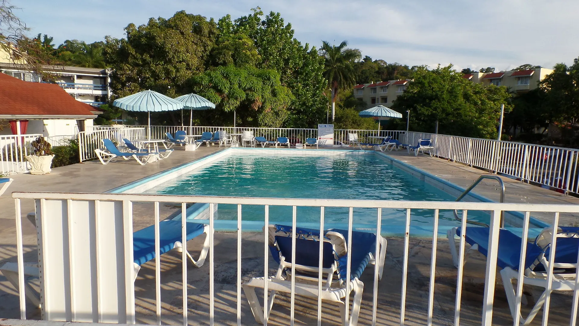 شقة Coral Reef Beach Suite مونتيغو باي جامايكا